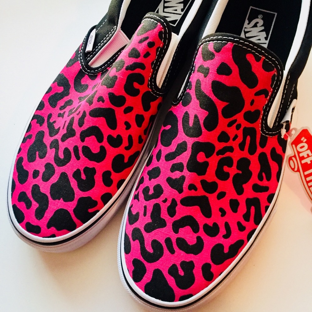 NWT Vans classic slip ons - Picture 3 of 4